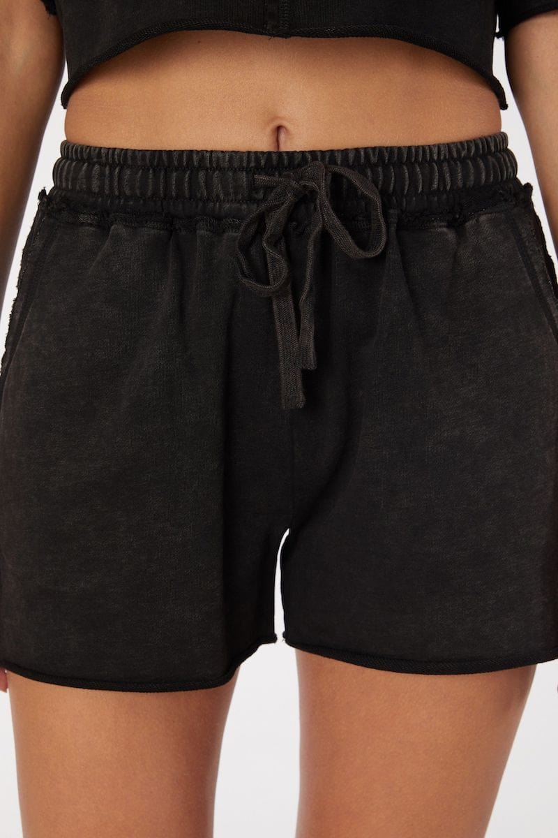 L'URV Luna Shorts Black Shorts